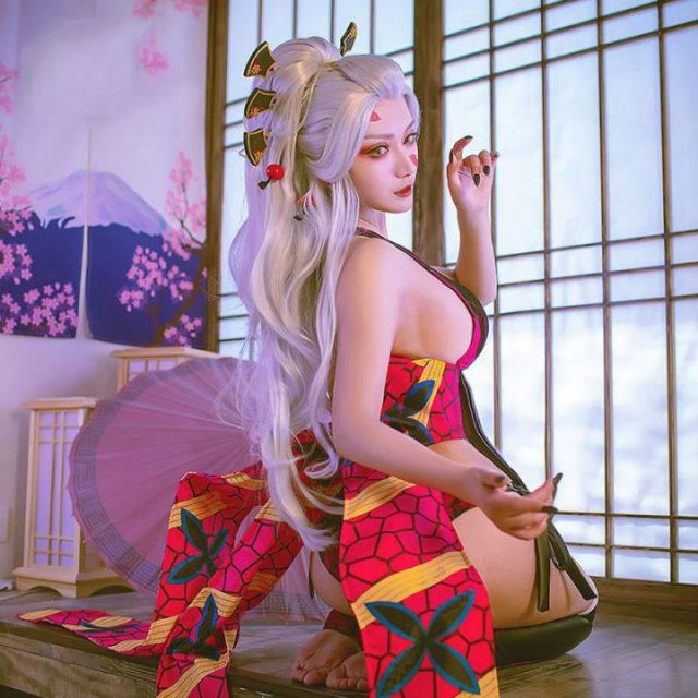 《鬼灭之刃》cosplay：女 coser 变身恶魔 Thuong Luc Daki(《鬼灭之刃》第三季)插图7