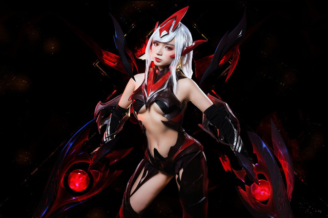 《紫血魔法》cosplay 版比游戏中的角色更“火爆”插图