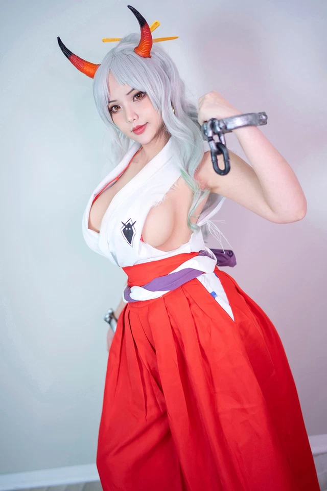 Hana Bunny《海贼王》中 cosplay 凯多的女儿“大和”插图
