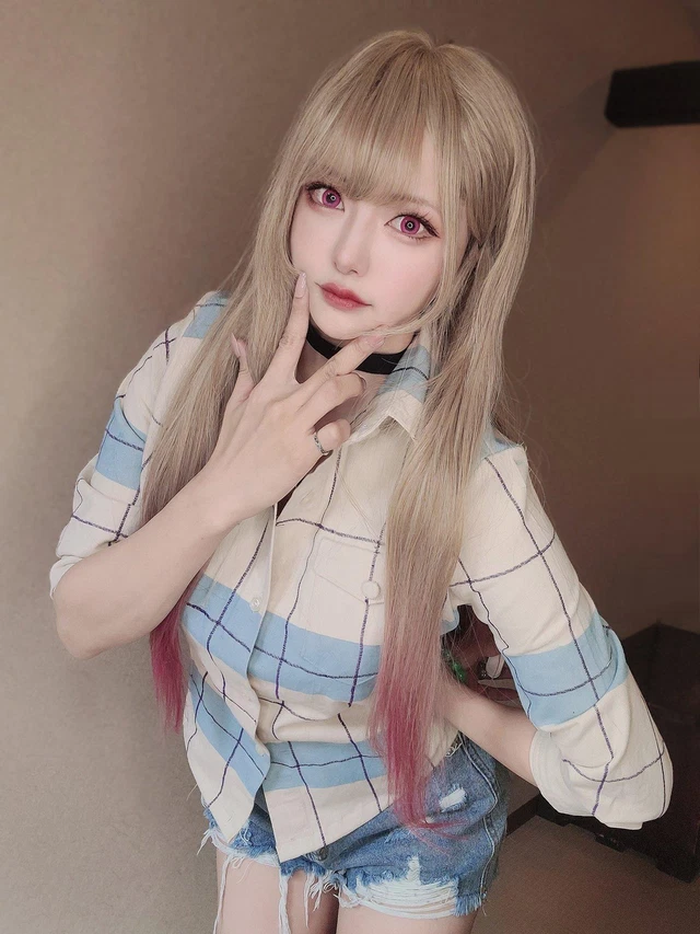 女coser在《更衣人偶坠入爱河》中cosplay喜多川海梦，人气爆棚(cos女服)插图