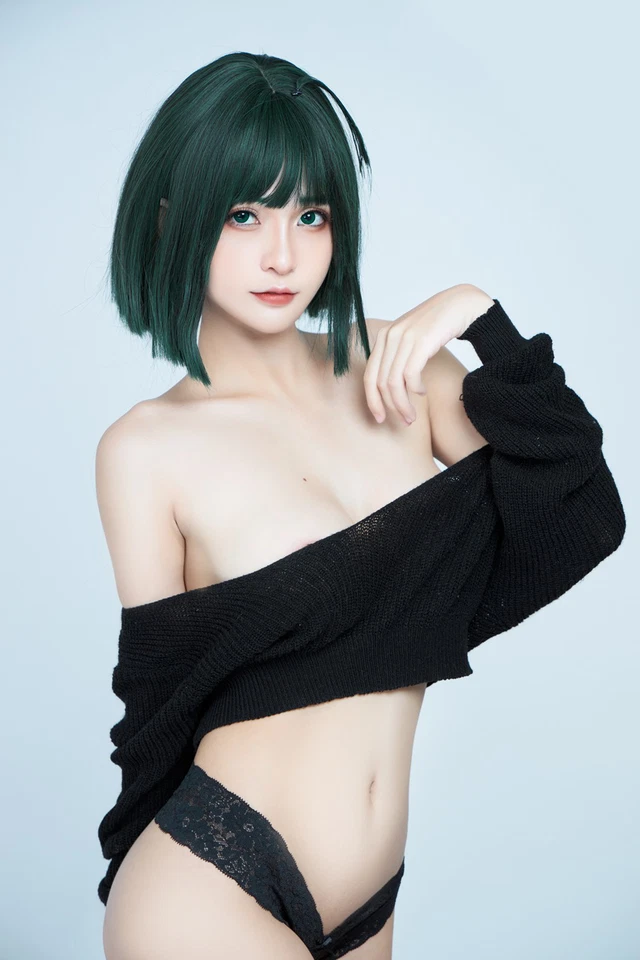 越南 coser Azami 在《一拳超人》中 cos 吹雪，让人爱不释手(越南紫霞)插图1