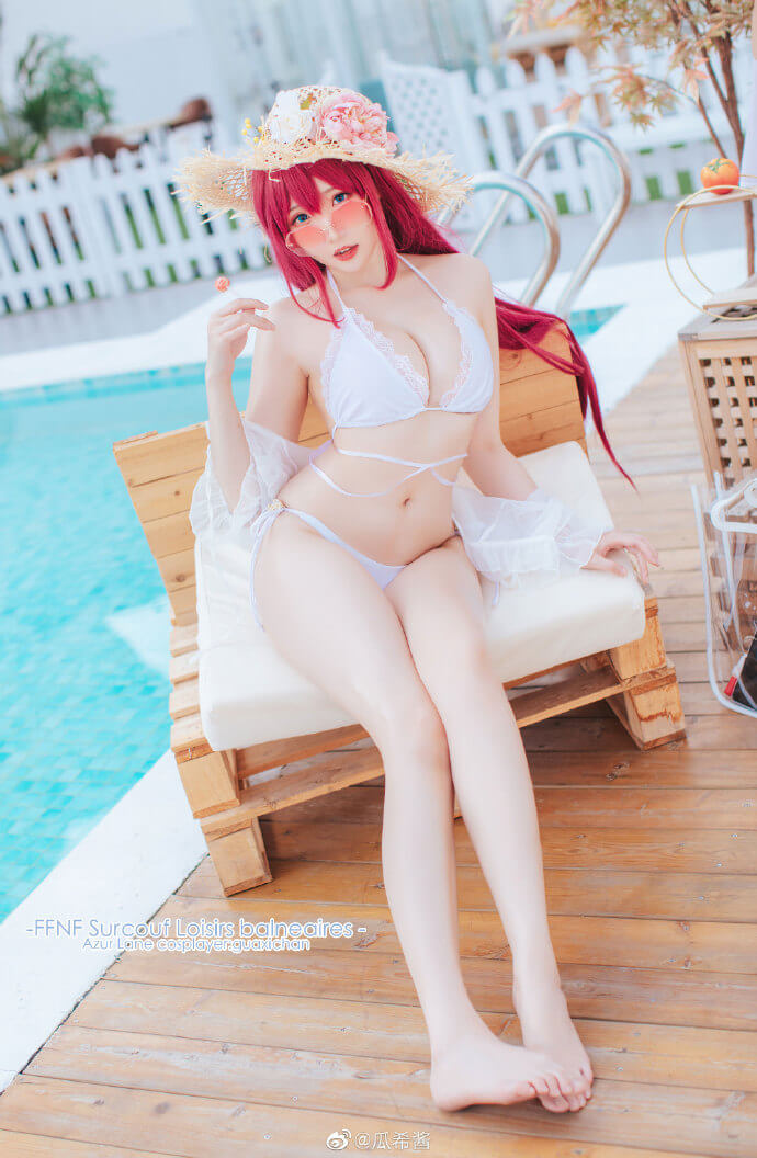 碧蓝航线COSPLAY：瓜希酱cos絮库夫，身穿纯白比基尼秀身材(碧蓝航线cosplay独角兽)插图2