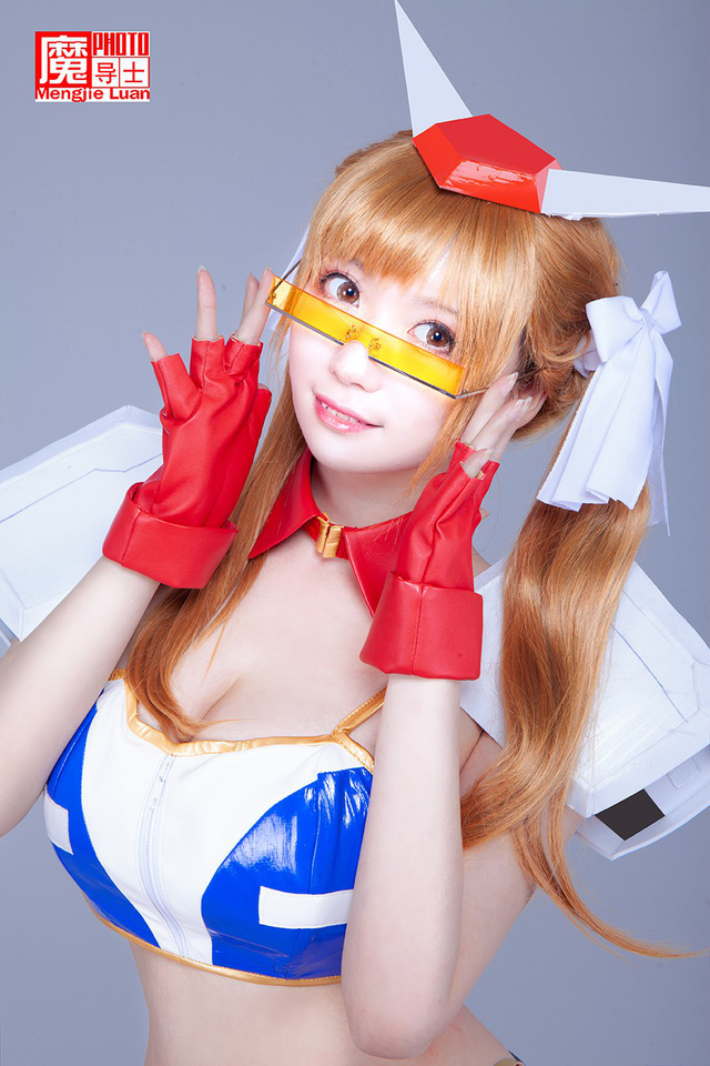 Gundam《高达》的女版 cosplay 照片，异常性感火辣(高达 gundam)插图1