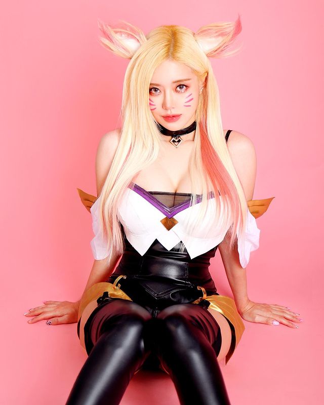女 DJ Soda 变身“九尾妖狐”K/DA 阿狸，cosplay 比原版更性感插图2