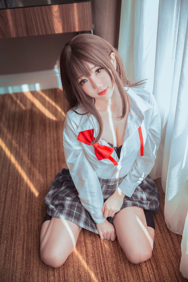 coser@Sally Dorasnow 变身性感“waifu”，令人难以移开视线插图