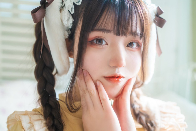 年轻可爱的日本 Z 世代女 coser 以美貌吸引观众插图