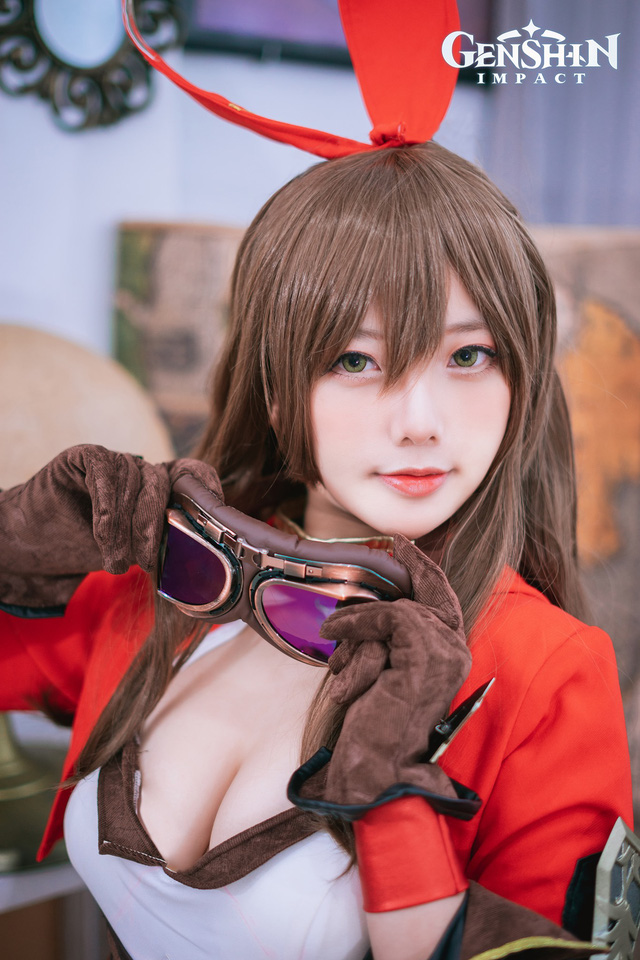 coser@Messie Huang在《原神》中变身Amber，拥有令人窒息的灵魂插图6