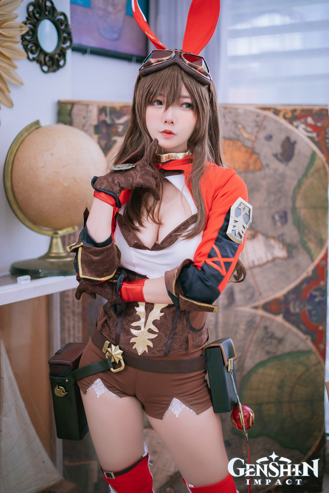 coser@Messie Huang在《原神》中变身Amber，拥有令人窒息的灵魂插图4
