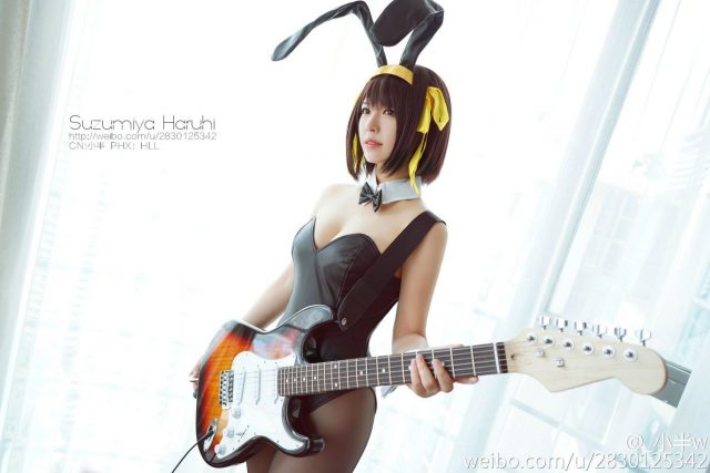 半半子化身“吉他兔女郎”凉宫春日 [coser@半半子 cos 作品](半子百度百科)插图