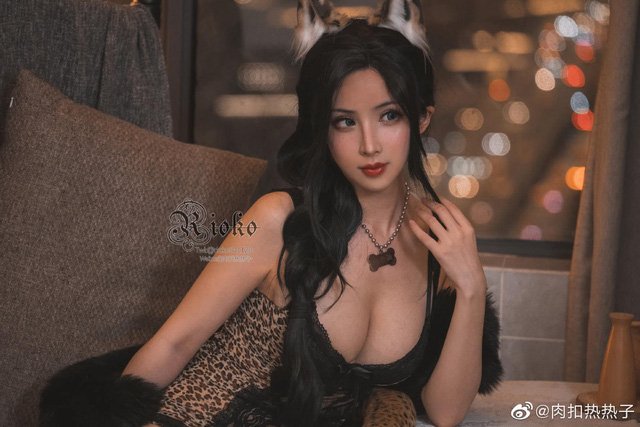 Rioko凉凉子cos作品 | rioko凉凉子化身性感的“豹纹美人”插图7