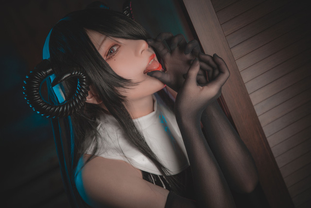 起司块wii cos 作品 | 起司块wii 化身性感的“魅魔修女”(起司块wii怎么了)插图2