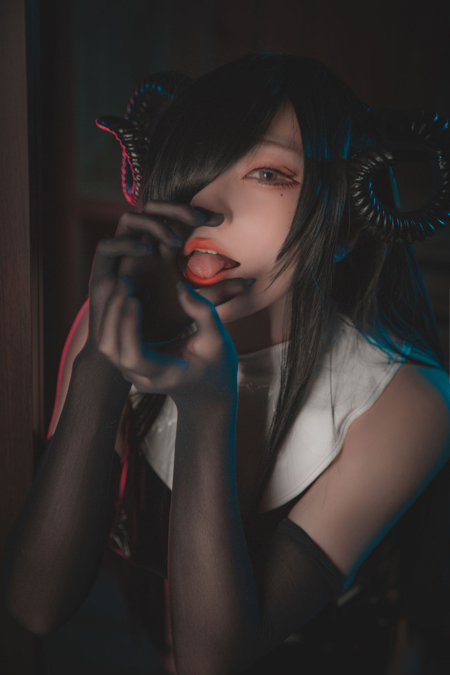 起司块wii cos 作品 | 起司块wii 化身性感的“魅魔修女”(起司块wii怎么了)插图3