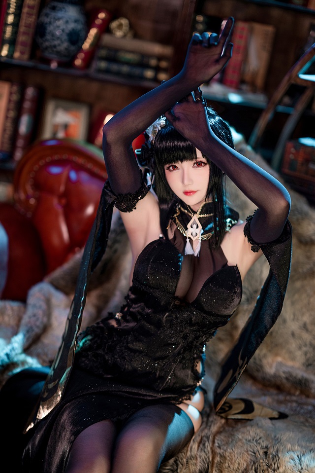 碧蓝航线@星之迟迟 cos 作品 | 星之迟迟 cos 镇海，神秘且性感插图2