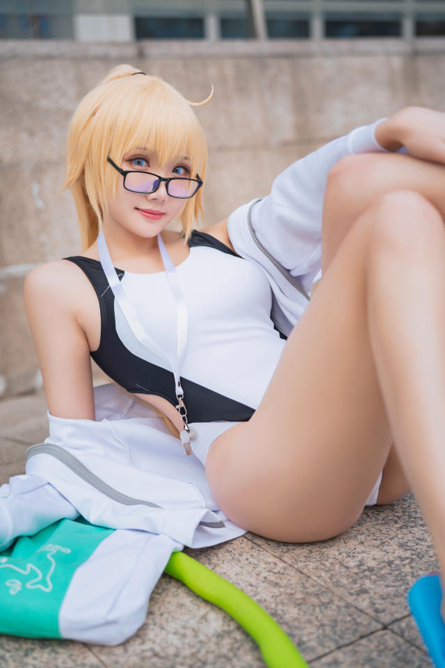 瓜希酱 cos 作品 | coser@瓜希酱 cos “泳装版”圣女贞德(瓜酱情报员微博)插图3