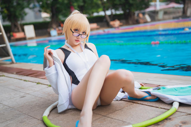 瓜希酱 cos 作品 | coser@瓜希酱 cos “泳装版”圣女贞德(瓜酱情报员微博)插图1