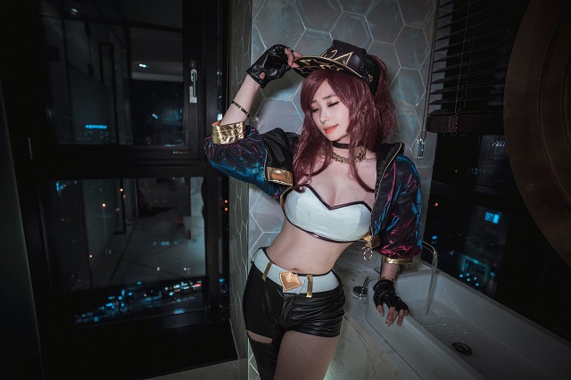 韩国女coser@BamBi在《英雄联盟》中cos“离群之刺”阿卡丽插图