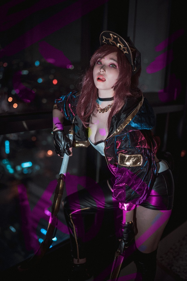 韩国女coser@BamBi在《英雄联盟》中cos“离群之刺”阿卡丽插图2
