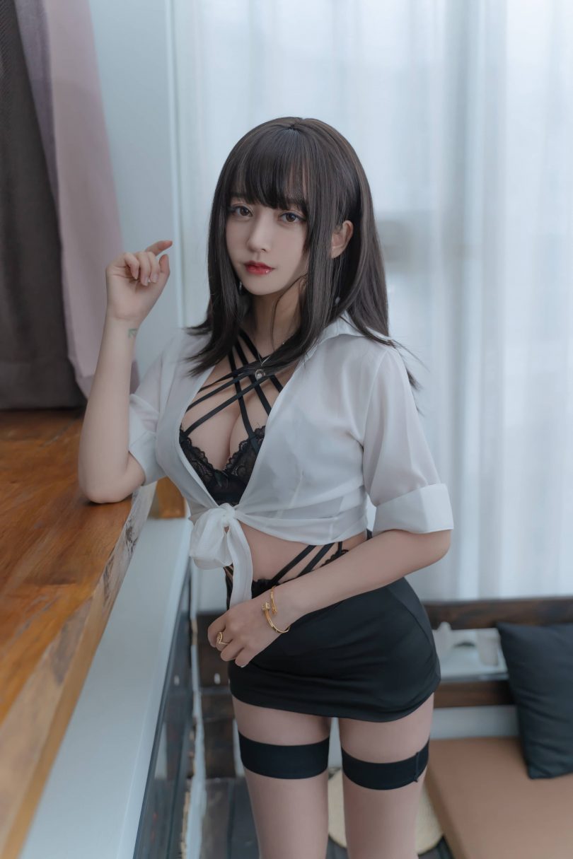过期米线线喵_职场新人cosplay [42P-51MB] | 过期米线线喵cos图包(过期米线线喵亿)插图