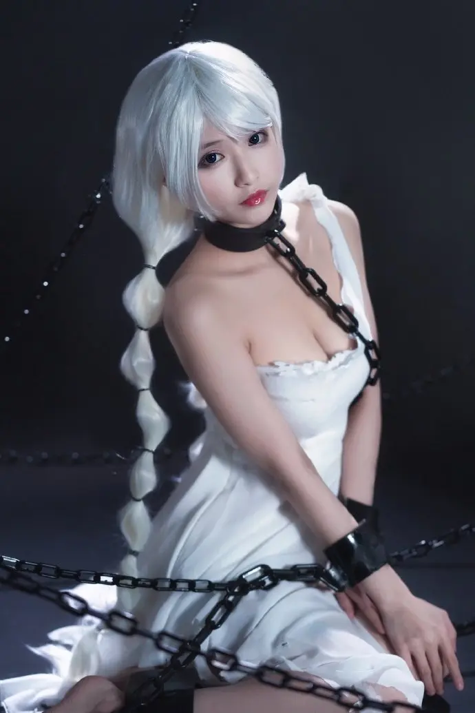 铁板烧鬼舞W cos | 铁板烧鬼舞W在《碧蓝航线》cos“女囚版”阿芙乐尔(铁板烧鬼舞cos)插图7