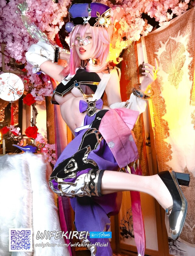 coser@WifeKirei在《原神》cos多莉，过于性感而受批评插图1