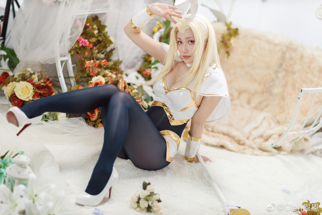 coser@Cien恩恩在《英雄联盟》化身“光辉女郎” 拉克丝，性感美丽(恩恩是谁)插图4