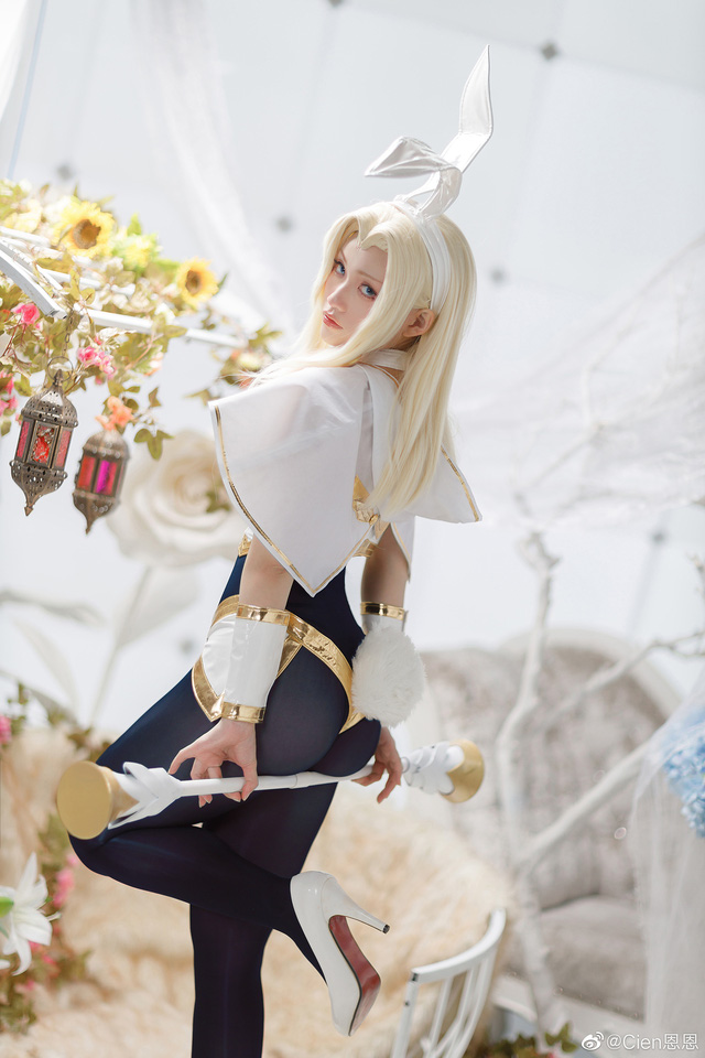 coser@Cien恩恩在《英雄联盟》化身“光辉女郎” 拉克丝，性感美丽(恩恩是谁)插图1