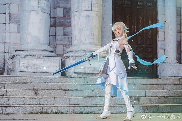 一千只猫薄禾cos作品 | 一千只猫薄禾在《原神》cos“Traveler”荧(一千只猫薄禾twitter叫什么)插图3