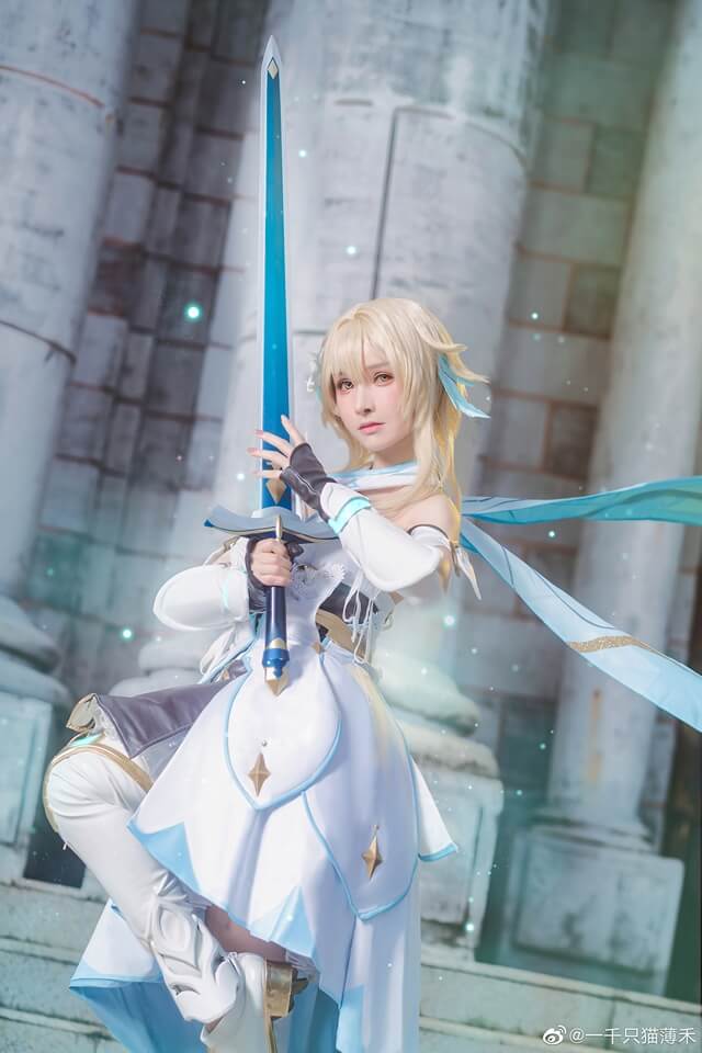 一千只猫薄禾cos作品 | 一千只猫薄禾在《原神》cos“Traveler”荧(一千只猫薄禾twitter叫什么)插图4