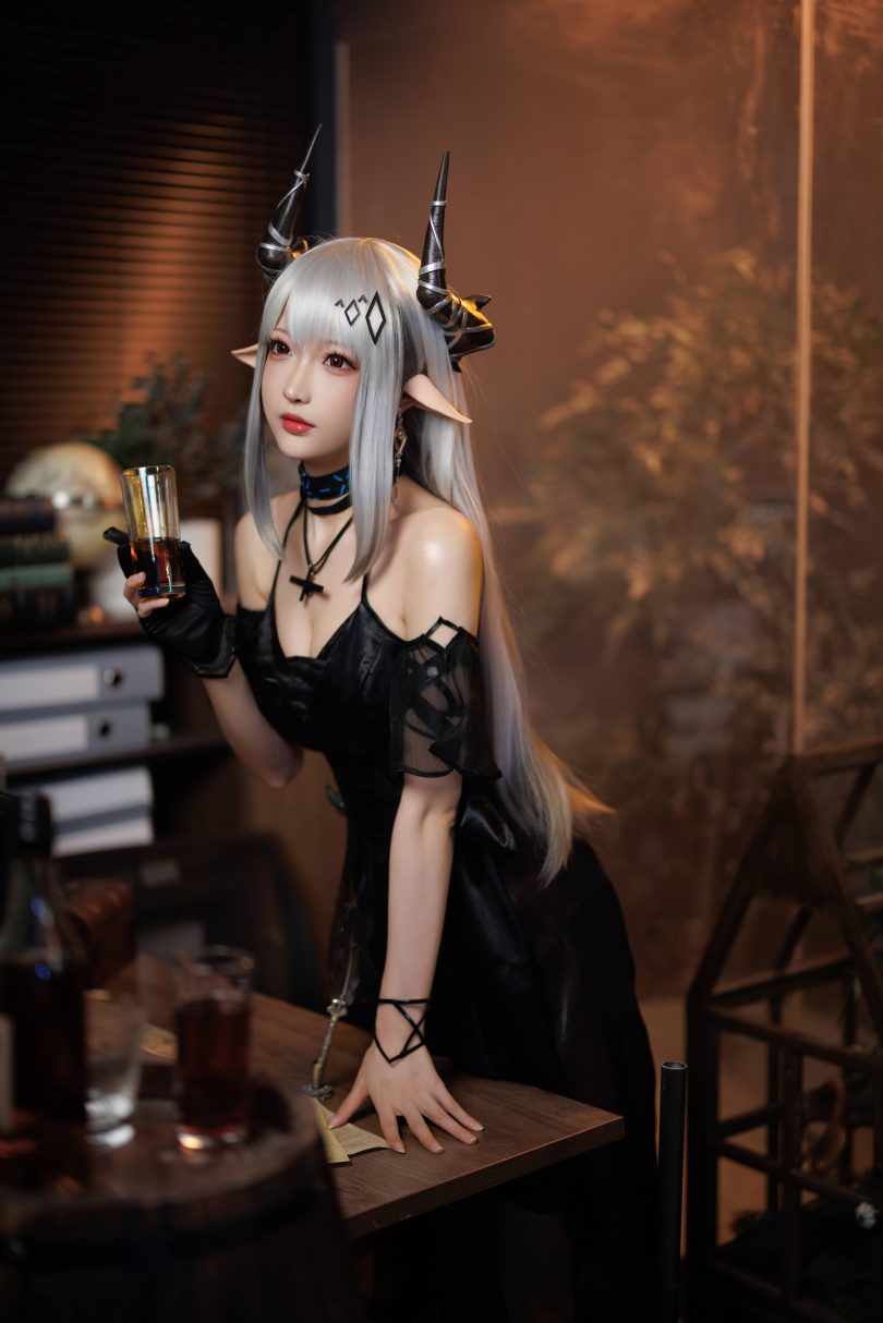 南宫_明日方舟cos系列 | 南宫_明日方舟·泥岩礼服cos作品[21P-301MB](nag 明日方舟)插图1