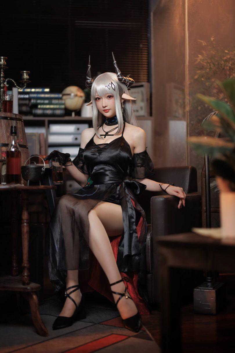 南宫_明日方舟cos系列 | 南宫_明日方舟·泥岩礼服cos作品[21P-301MB](nag 明日方舟)插图2