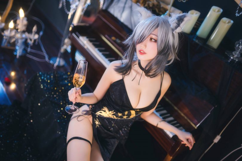 周叽是可爱兔兔cos作品 | 周叽是可爱兔兔_明日方舟W·一周年礼服cos [24P-337MB]插图3
