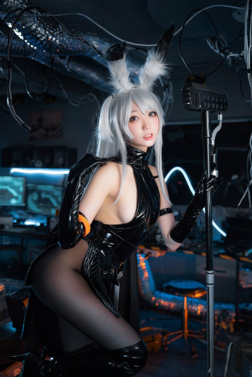 周叽是可爱兔兔cos图集 | 周叽是可爱兔兔_ 明日方舟·暴行精二cos [22P-303MB]