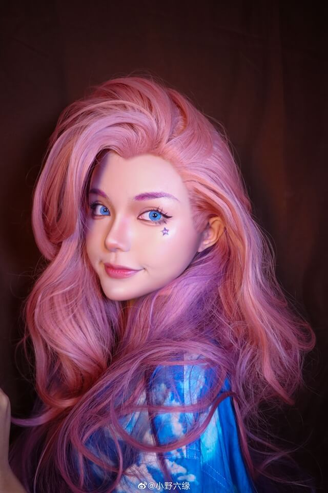 小野六缘cos作品 | 小野六缘在《英雄联盟》cos萨勒芬妮Seraphine插图3