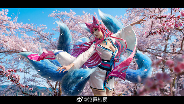 coser@沧霁桔梗在《英雄联盟》化身“灵魂莲华”阿狸(沧霁桔梗真名)插图2