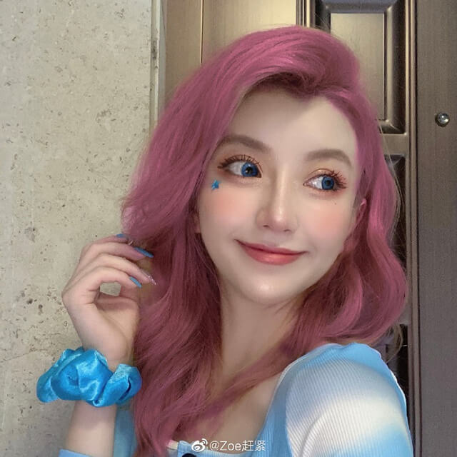 coser@Zoe赶紧在《英雄联盟》化身“星籁歌姬”萨勒芬妮插图3