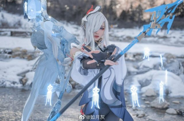 coser@如月灰在《原神》化身申鹤，性感迷人(如月是哪个动漫人物)插图2