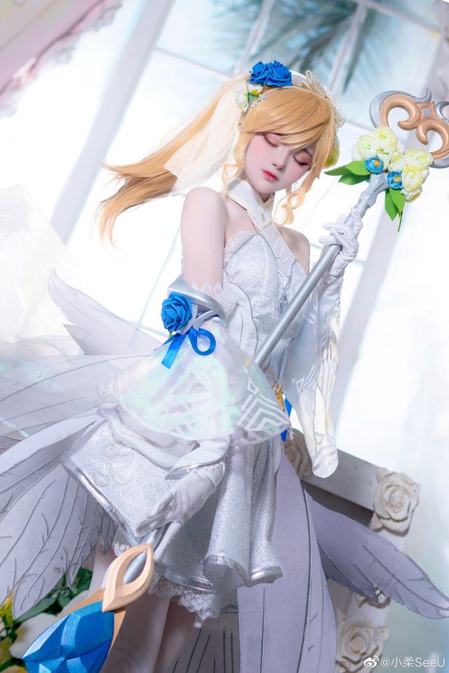 《英雄联盟》：小柔SeeU和W小小白W的“水晶玫瑰”情侣cosplay(英雄联盟官网)插图2