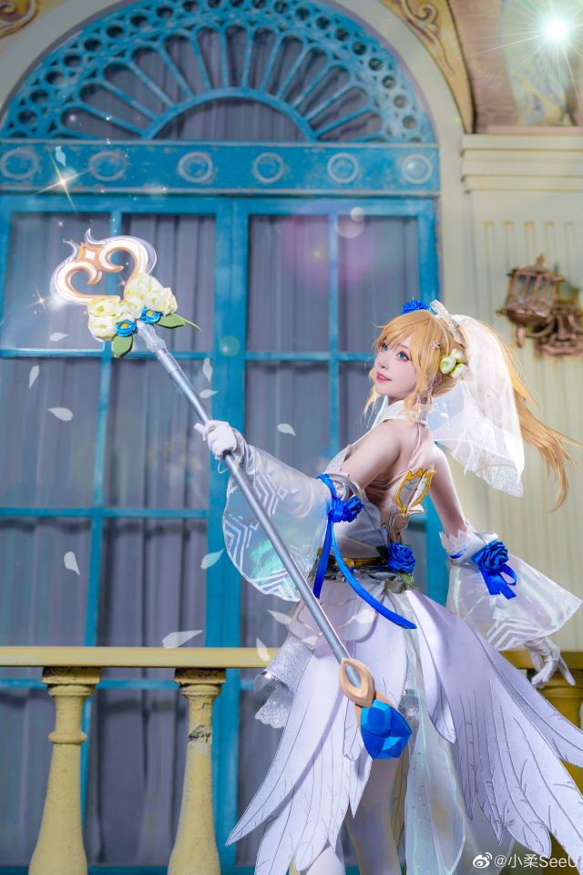 《英雄联盟》：小柔SeeU和W小小白W的“水晶玫瑰”情侣cosplay(英雄联盟官网)插图1