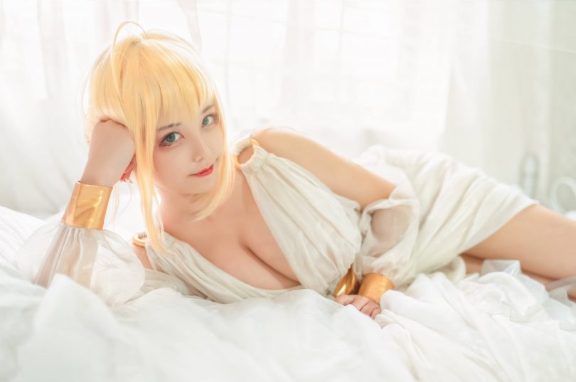 蜜汁猫裘cos尼禄 | 蜜汁猫裘_FGO·尼禄睡裙cos图集 [10P-139MB]