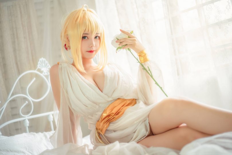蜜汁猫裘cos尼禄 | 蜜汁猫裘_FGO·尼禄睡裙cos图集 [10P-139MB]