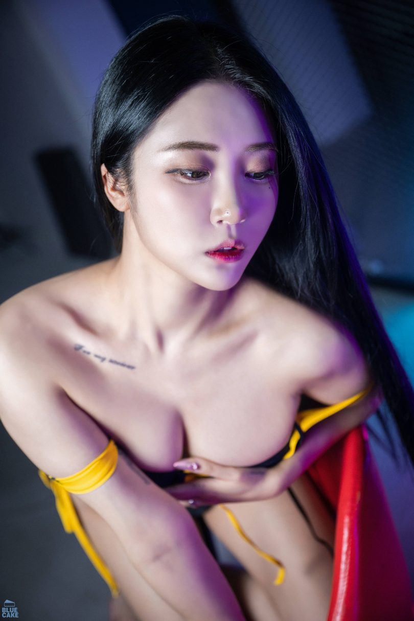 Bomi(보미)黑与黄cos作品 | Bomi(보미)_BLUECAKE·Black & Yellow cosplay [150P-4.58GB]