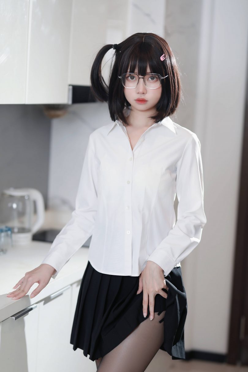 洛桑w伊梓cos图集 | 洛桑w伊梓_眼镜妹妹cos作品 [32P-307MB](洛桑的视频)插图2