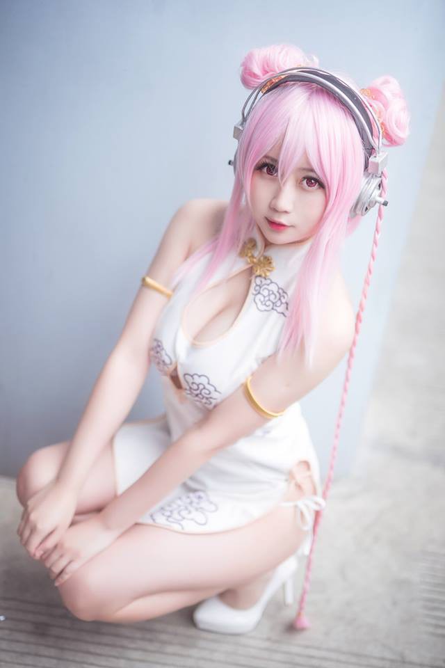 coser@依依超级懒在现实生活中化身性感的“超级索尼子”插图2