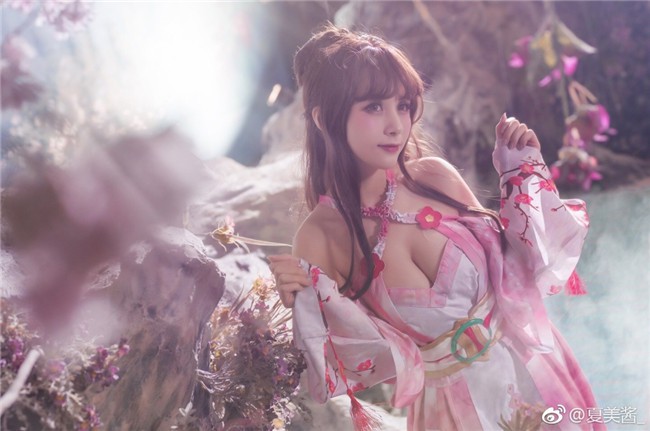 coser@夏美酱_在《梦幻炫舞》中化身性感迷人“Waifu”插图