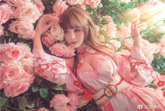 coser@夏美酱_在《梦幻炫舞》中化身性感迷人“Waifu”插图2