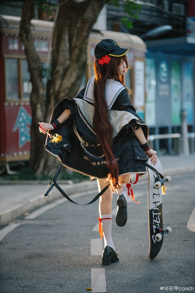 coser@花甲conch在《原神》中化身一个顽皮“胡桃”(花甲conch的微博)插图4