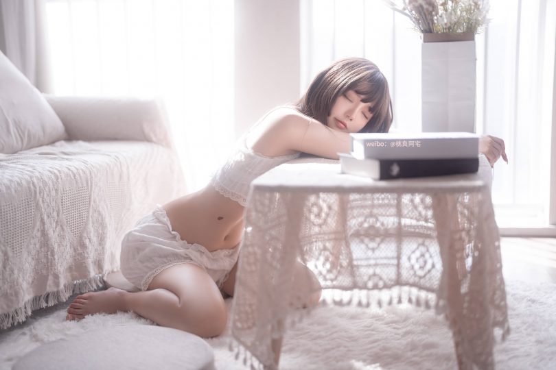 桃良阿宅cosplay图集 | 桃良阿宅_桃子·吊带睡衣cos图包 [30P-153MB]