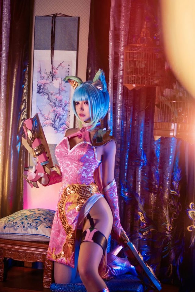 coser@煙_HedY在《传说对决》化身“红莲枪魂-无双”维奥莱特(cos抽烟)插图4
