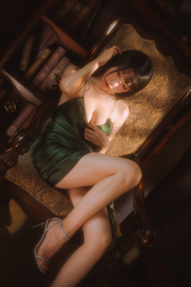 香草喵露露cosplay | 香草喵露露_杨枝甘露·绿色连衣裙cos图包 [45P1V-1.19GB]