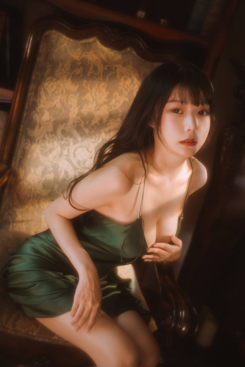 香草喵露露cosplay | 香草喵露露_杨枝甘露·绿色连衣裙cos图包 [45P1V-1.19GB]